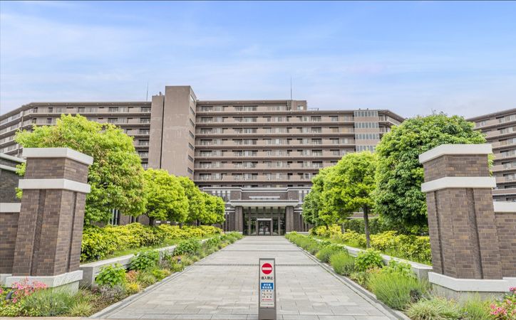 ユニヴェルシオール学園の丘 外観