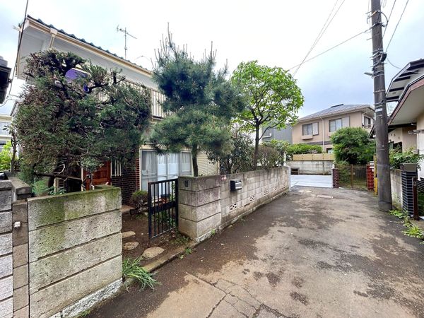 前面道路含む外観