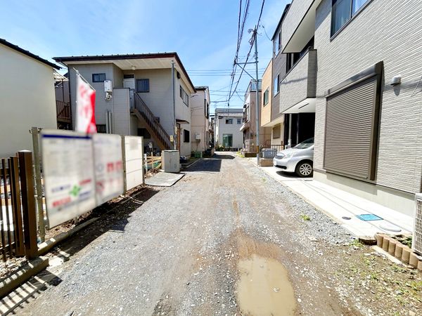 朝霞市朝志ケ丘4丁目新築戸建 1号棟 前面道路含む外観