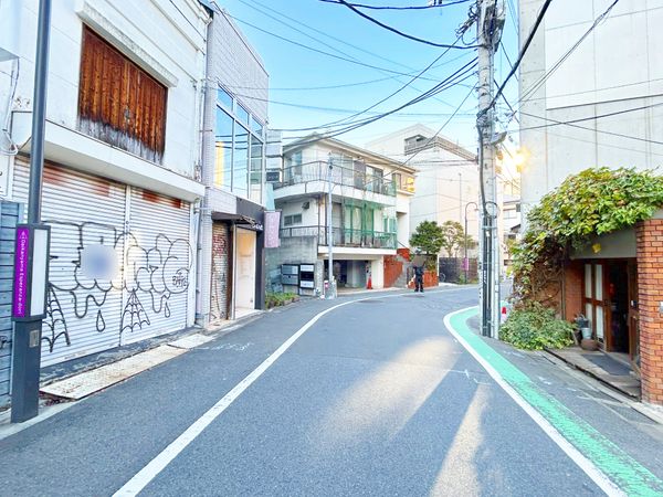代官山町売地 前面道路含む外観
