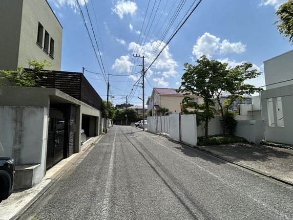 前面道路含む外観