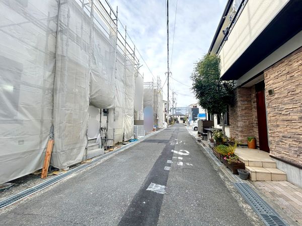 上野町(3号棟) 新築戸建 前面道路含む外観 上野町(3号棟) 新築戸建 前面道路含む外観