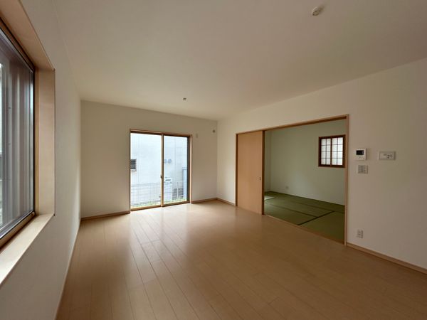 宝塚市売布自由ガ丘【戸建】 リビング