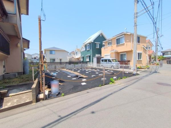 茅ヶ崎市南湖5丁目 新築戸建 前面道路含む外観 茅ヶ崎市南湖5丁目 新築戸建 前面道路含む外観