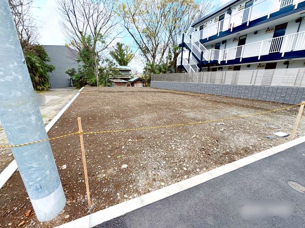 前面道路含む外観