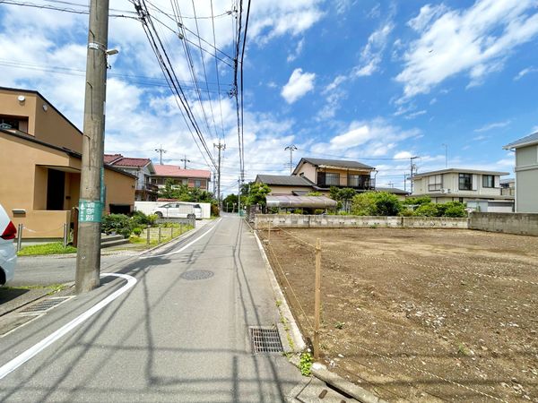 前面道路含む外観