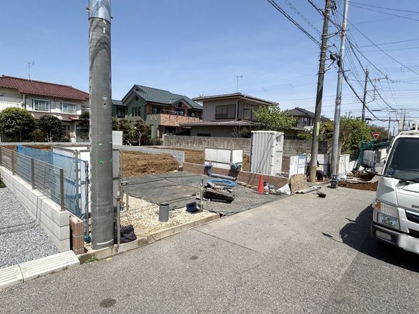船橋市習志野台5丁目 新築戸建 1号棟 前面道路含む外観 船橋市習志野台5丁目 新築戸建 1号棟 前面道路含む外観