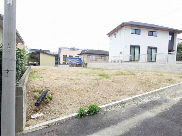 前面道路含む外観